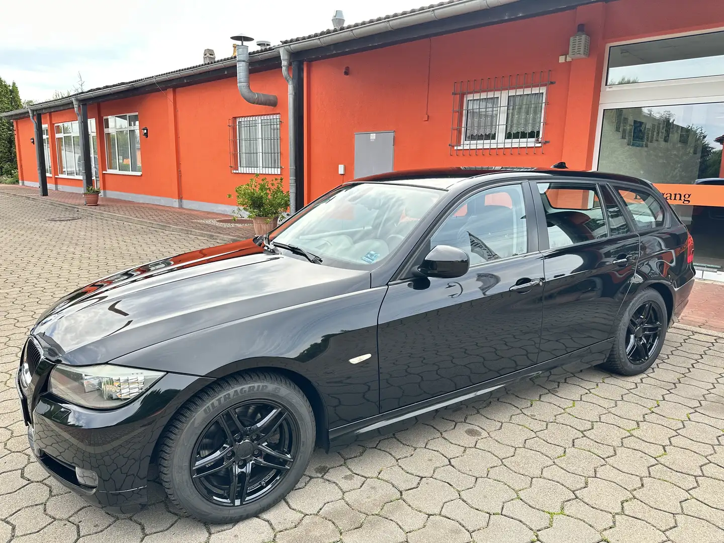 BMW 320 320d Noir - 1