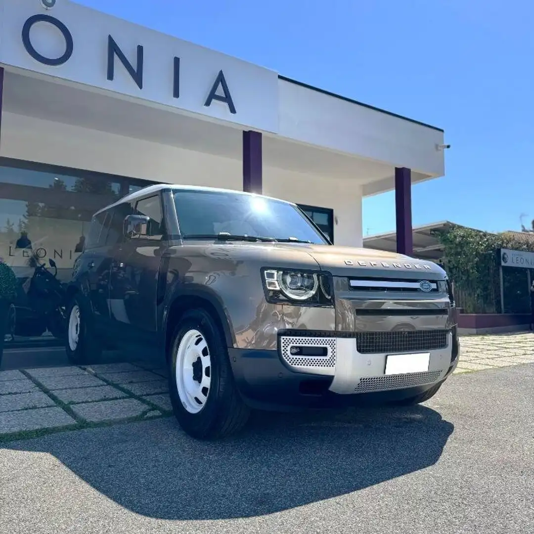 Land Rover Defender 3.0d i6 mhev X-Dynamic SE awd 200cv auto km 0 Bronzo - 1
