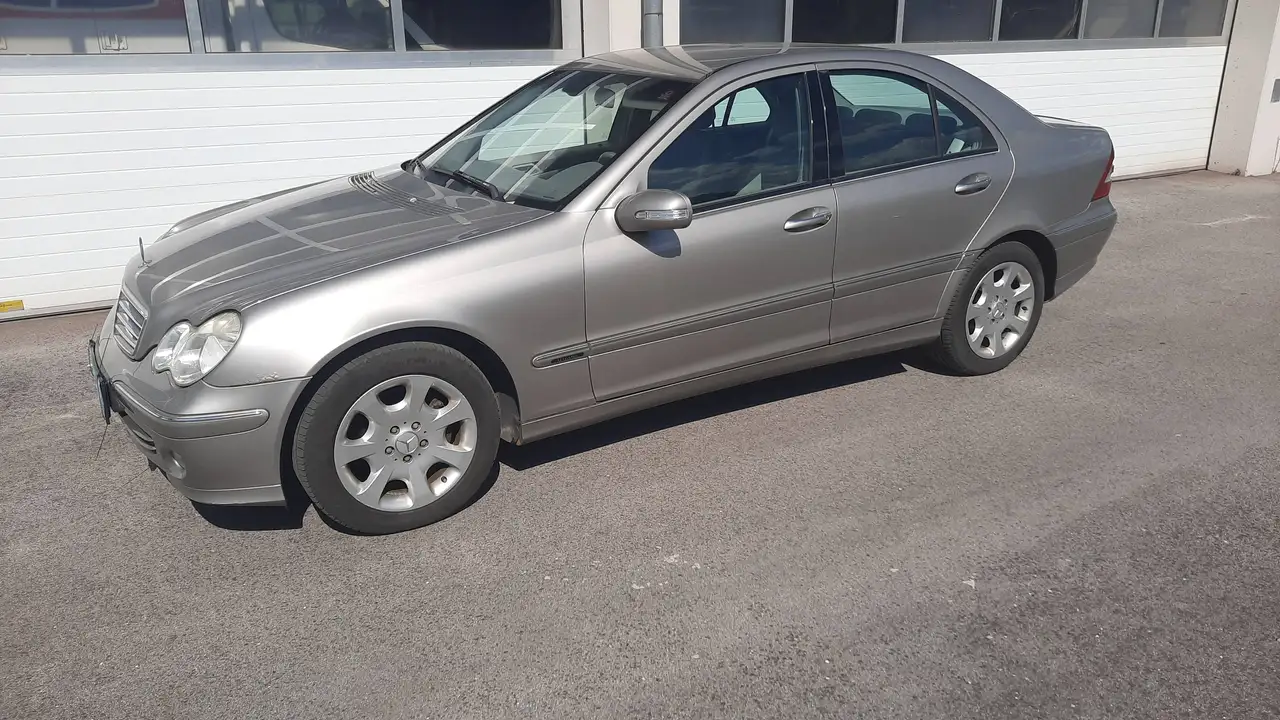 Mercedes-Benz C 220