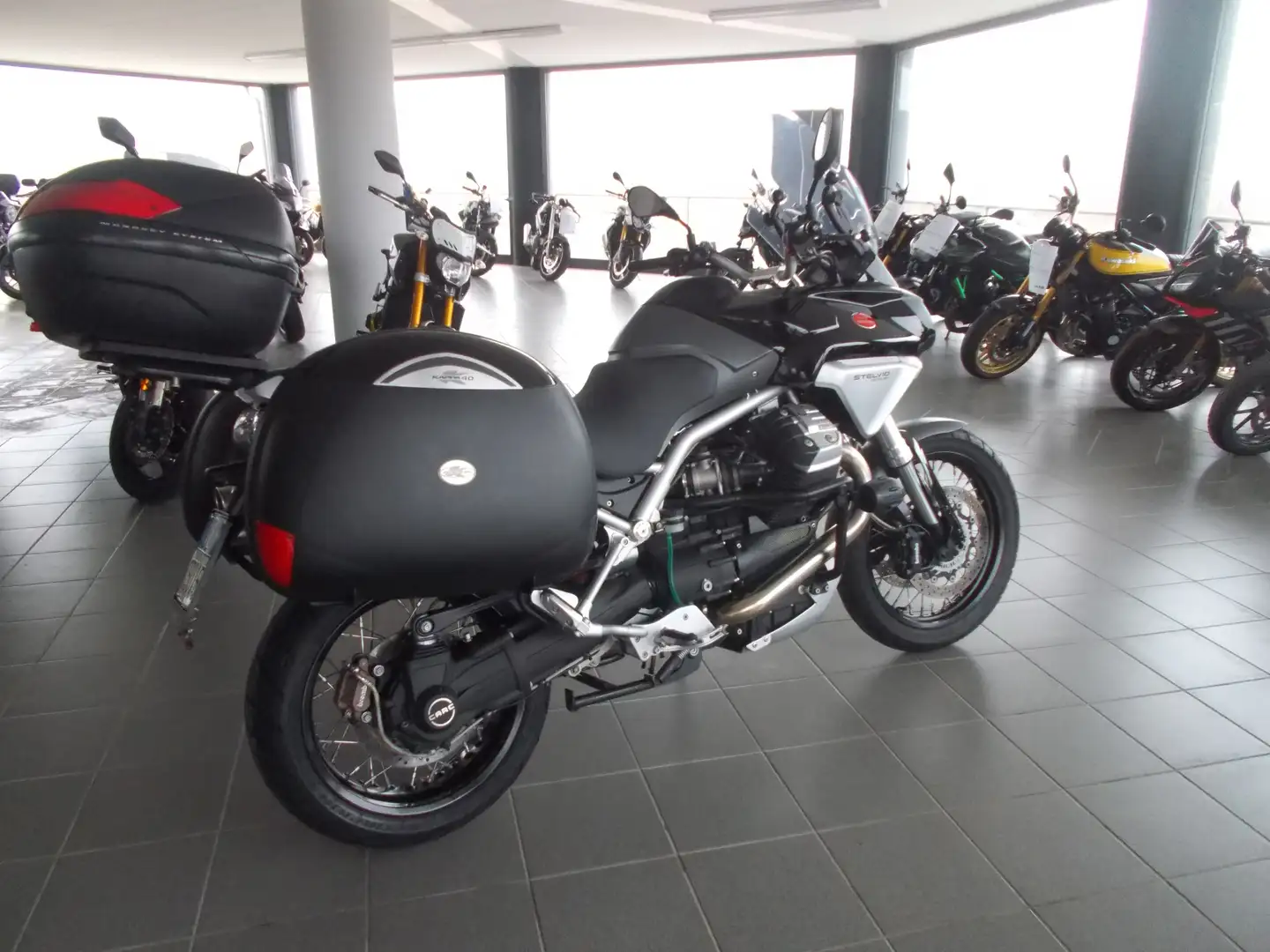Moto Guzzi Stelvio 1200 ABS Nero - 2
