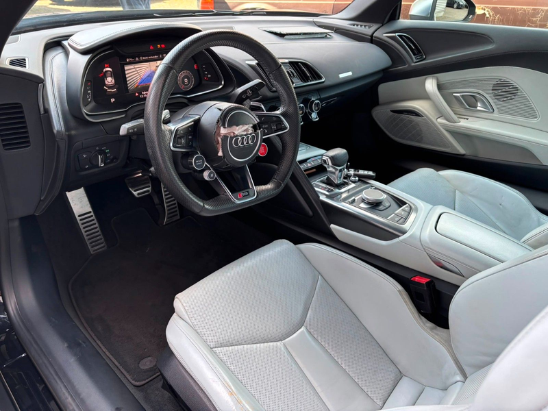 Audi R8 Spyder 5.2 FSI quattro *Fahrbereit* — photo 12