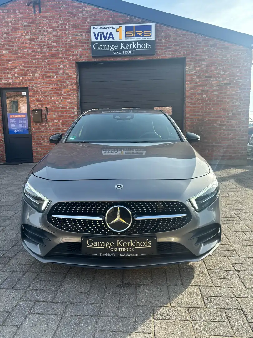 Mercedes-Benz A 200 Launch Edition Gris - 1