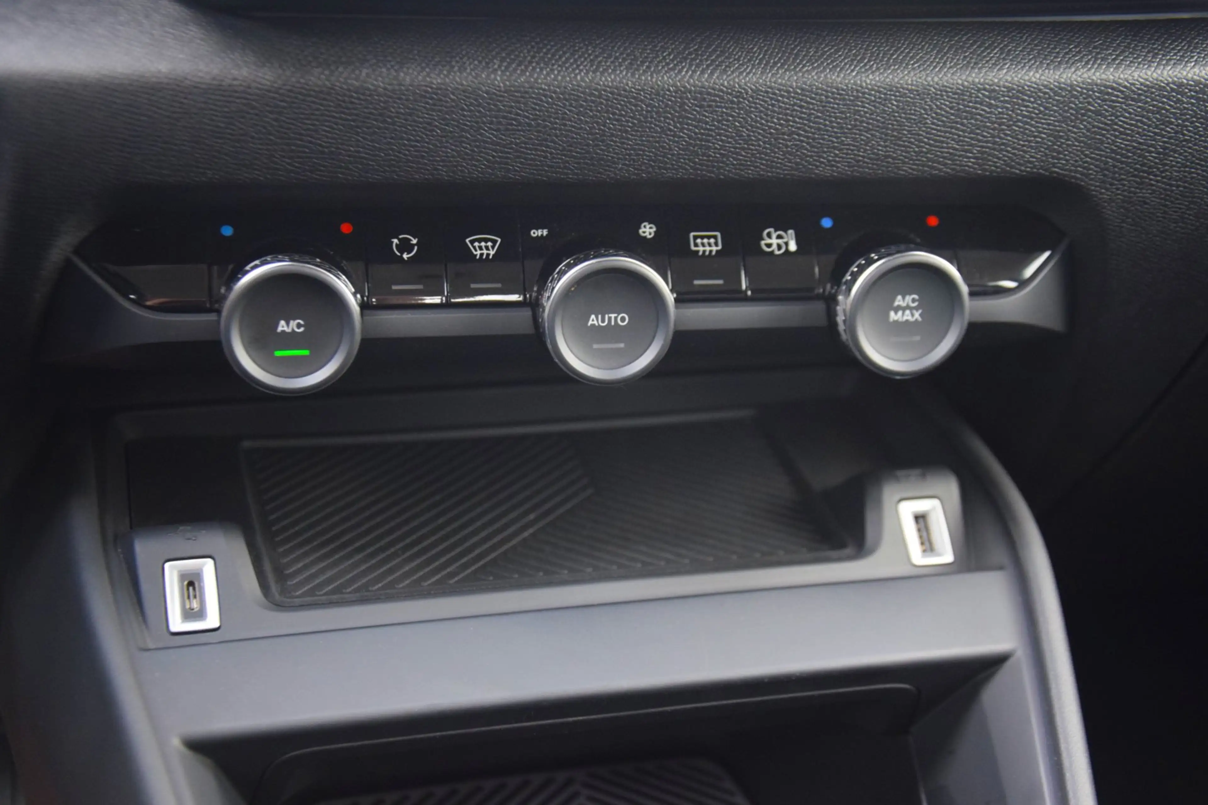 Citroen E-C4 Electric Live 50 kWh — photo 16