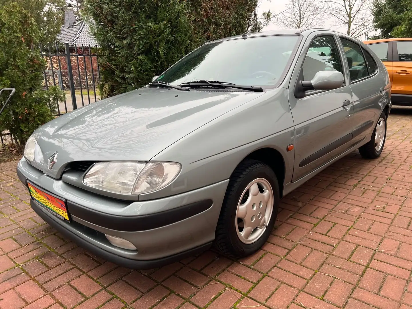 Renault Megane 1,6 mit Original 50000km Grau - 1