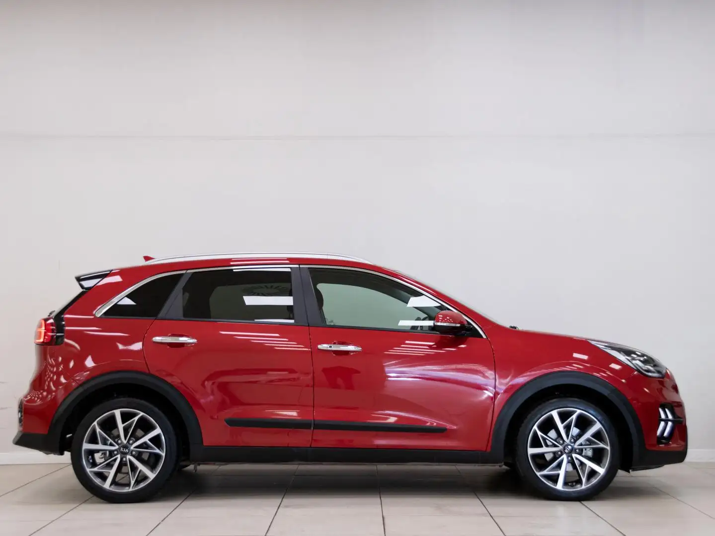 Kia Niro 1.6 HEV Emotion Rojo - 2