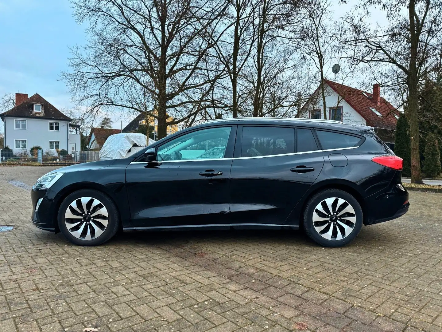 Ford Focus Turnier Cool & Connect*CARPLAY*NAVI*CAM* Black - 2