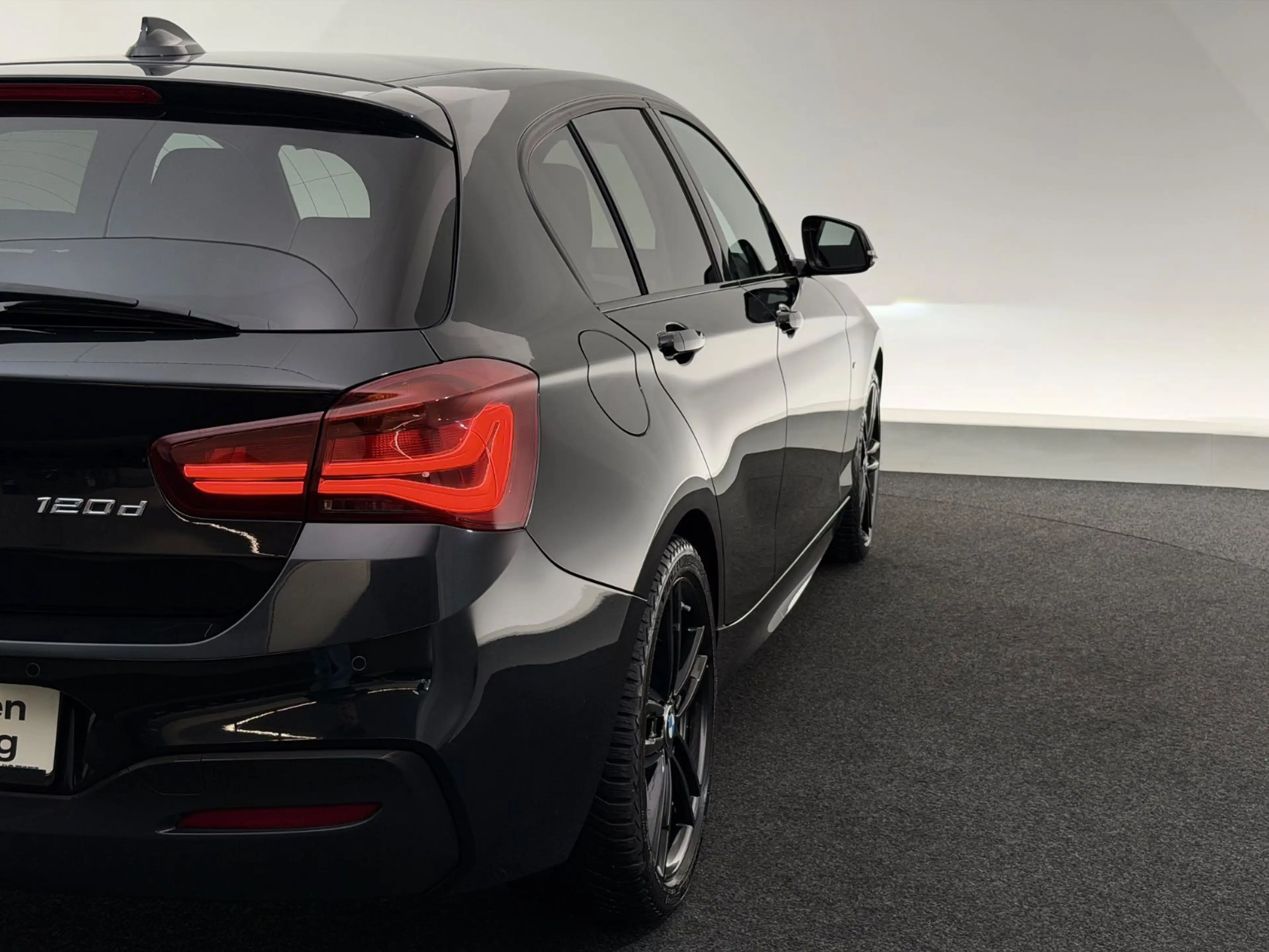 BMW 120 d Lim.*M SPORT SHADOW*LED-SHZ-PDC-HARMAN KARD — photo 12