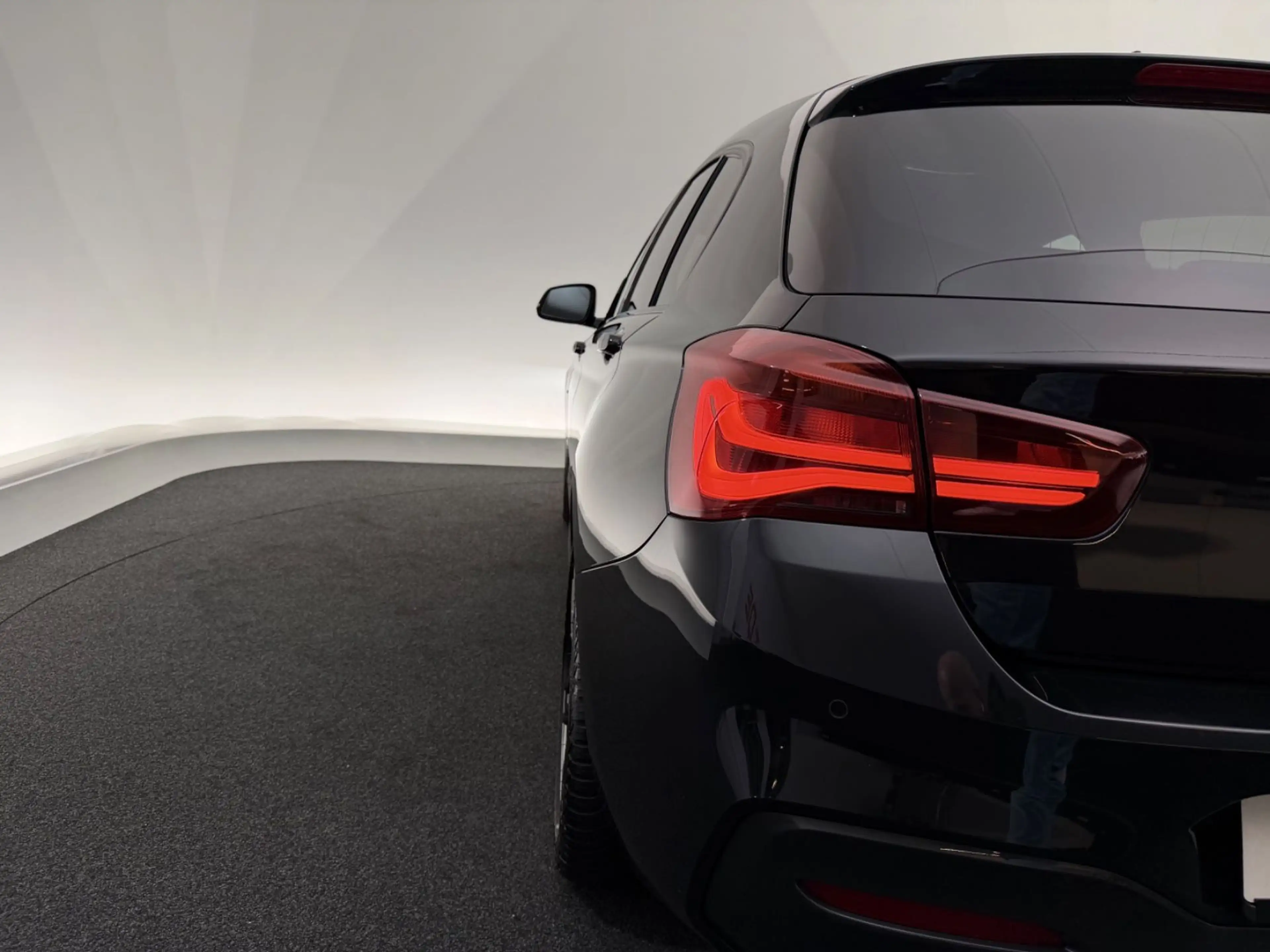 BMW 120 d Lim.*M SPORT SHADOW*LED-SHZ-PDC-HARMAN KARD — photo 10