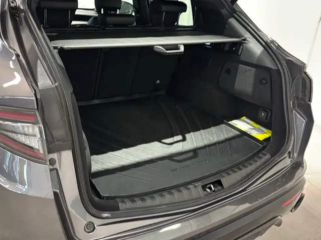 Alfa Romeo Stelvio view 14