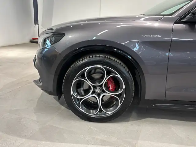 Alfa Romeo Stelvio view 7