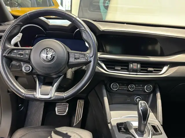 Alfa Romeo Stelvio view 10