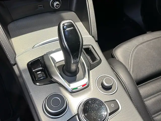 Alfa Romeo Stelvio view 15