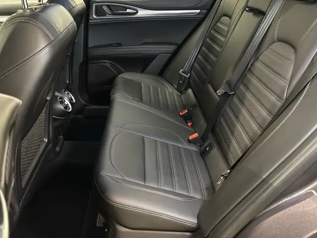 Alfa Romeo Stelvio view 12