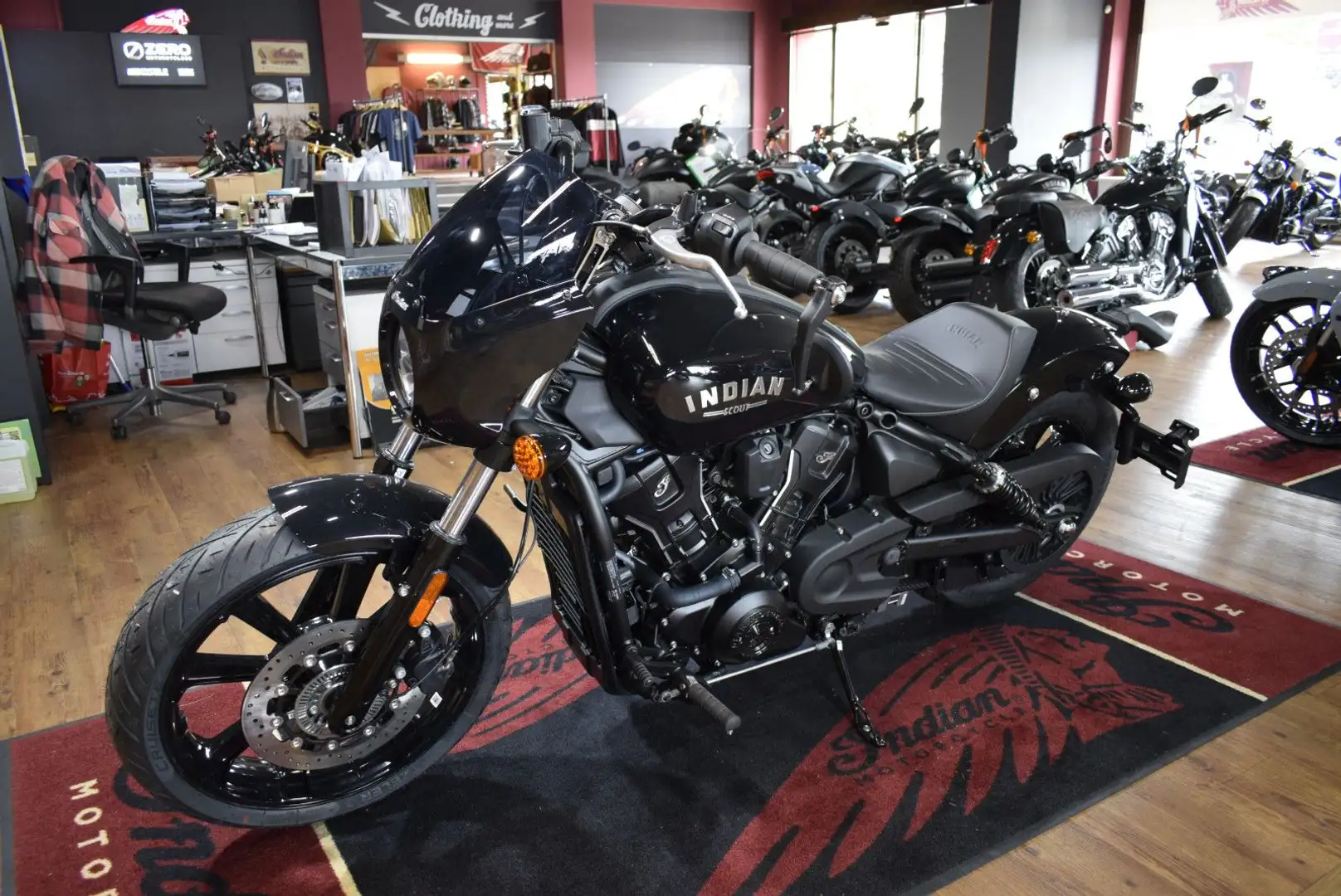 Indian Sport Scout Black Smoke Schwarz - 1