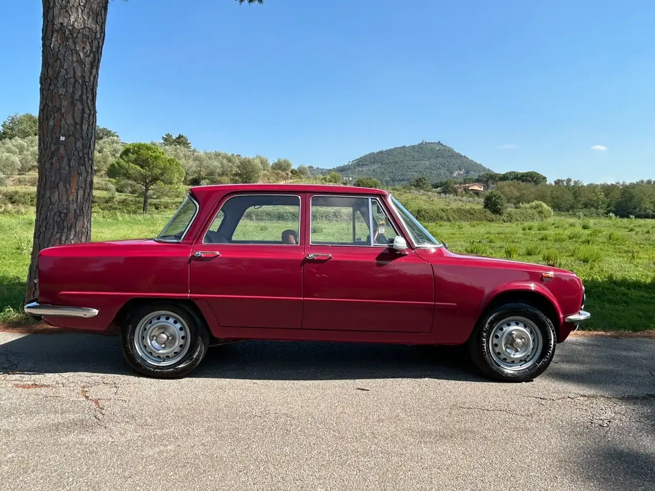 Alfa Romeo Giulia Nuova super 1300, foto 2