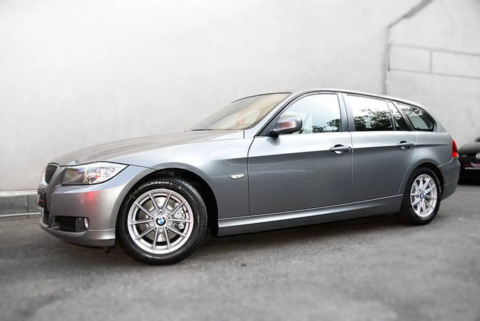 BMW 320 d TOURING *Klimaaut.*Navi*Temp.*PDC*AHK* Grau - 2