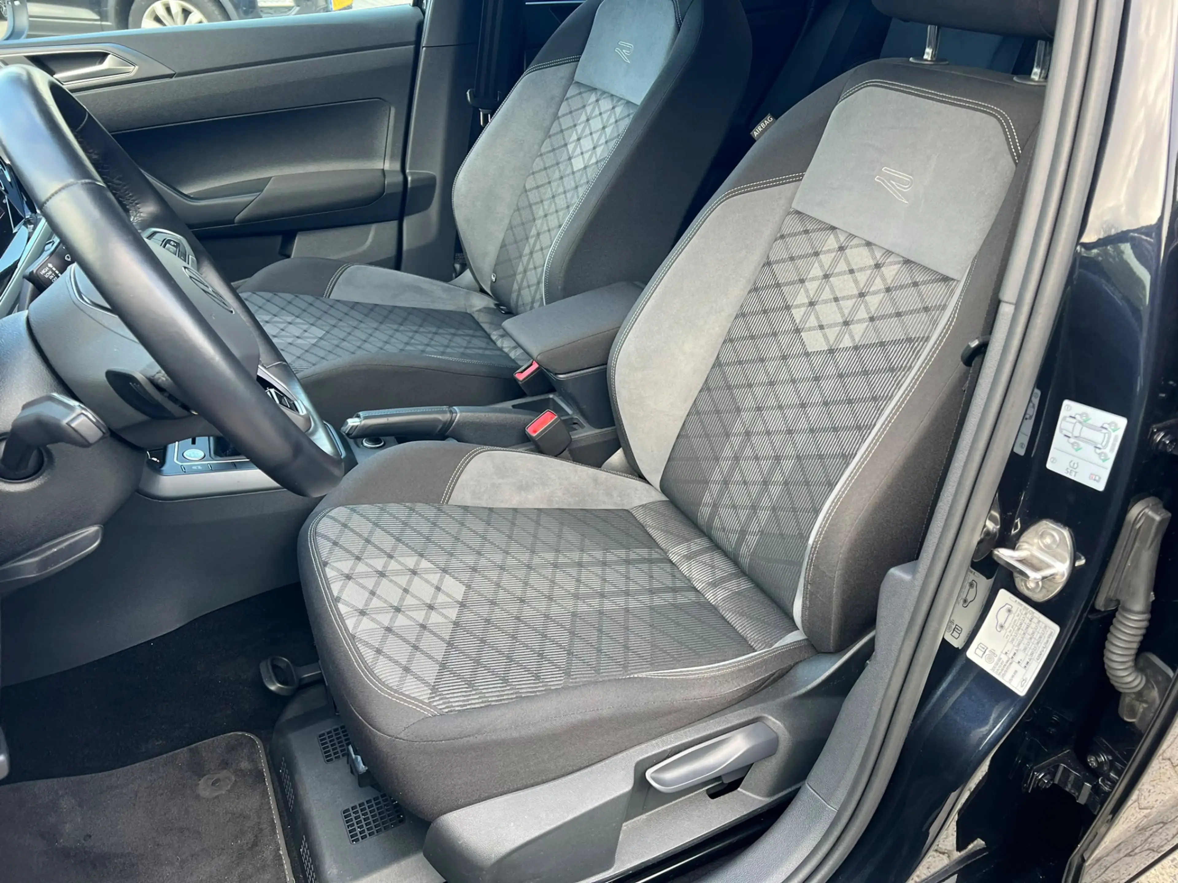 Volkswagen Taigo 1.5 TSI R-Line virtual cockpit, stoelverw, navi, c — photo 20