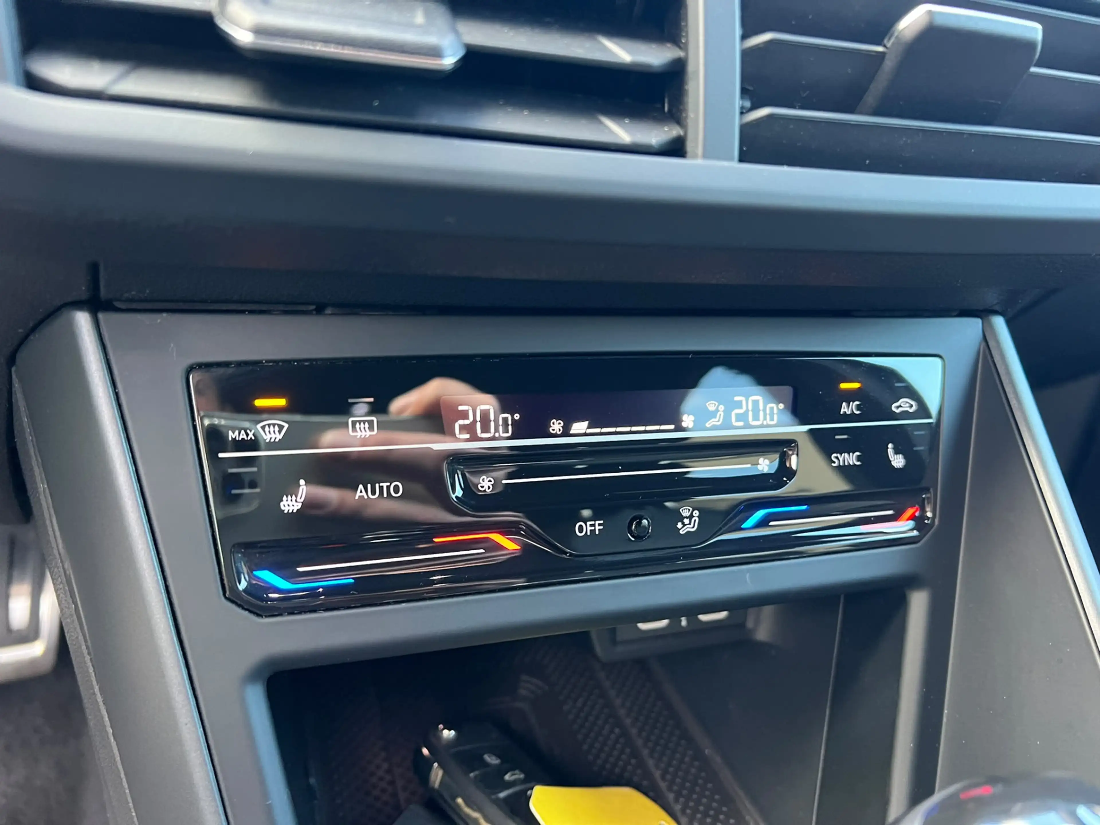 Volkswagen Taigo 1.5 TSI R-Line virtual cockpit, stoelverw, navi, c — photo 14