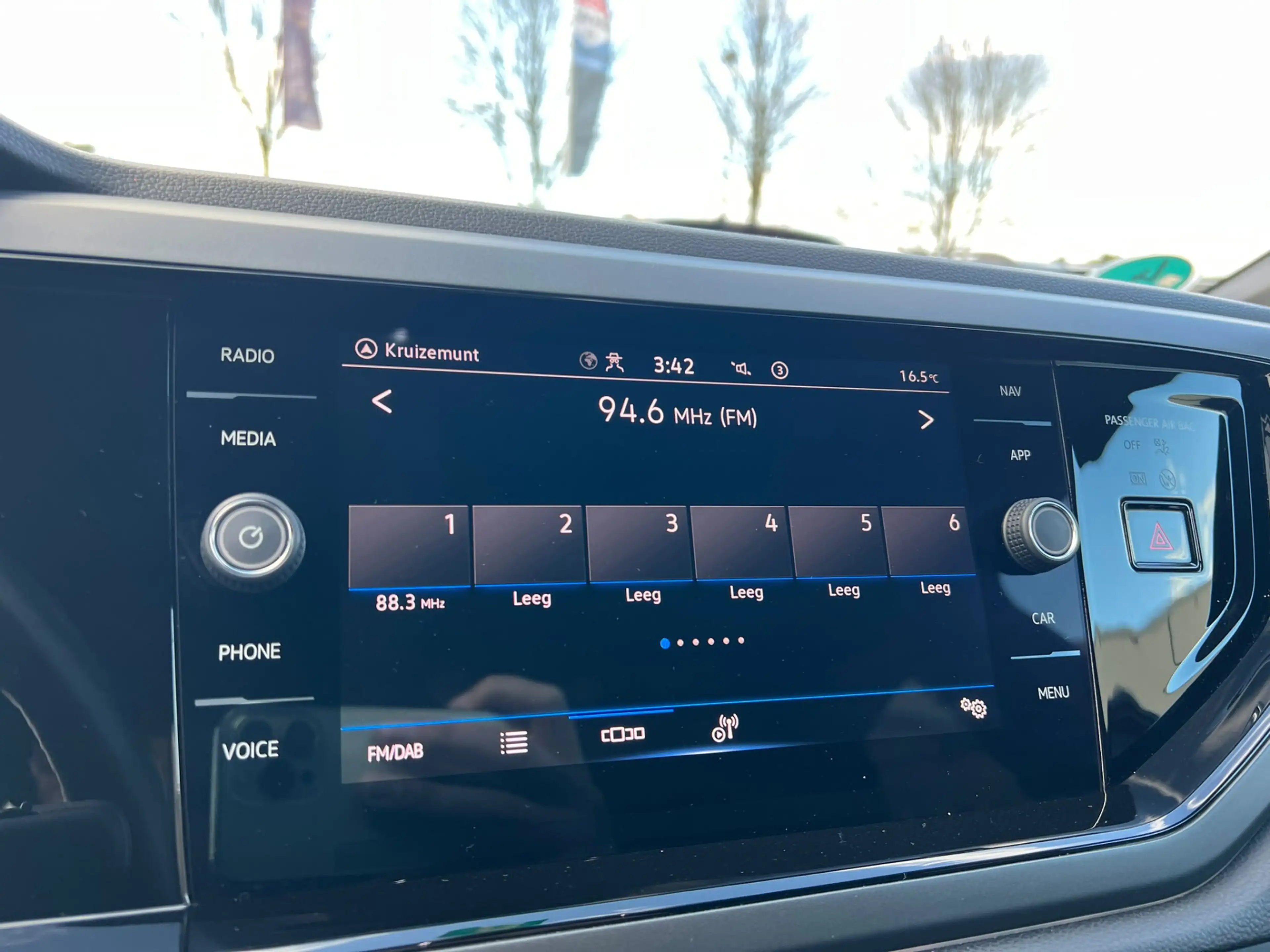 Volkswagen Taigo 1.5 TSI R-Line virtual cockpit, stoelverw, navi, c — photo 11