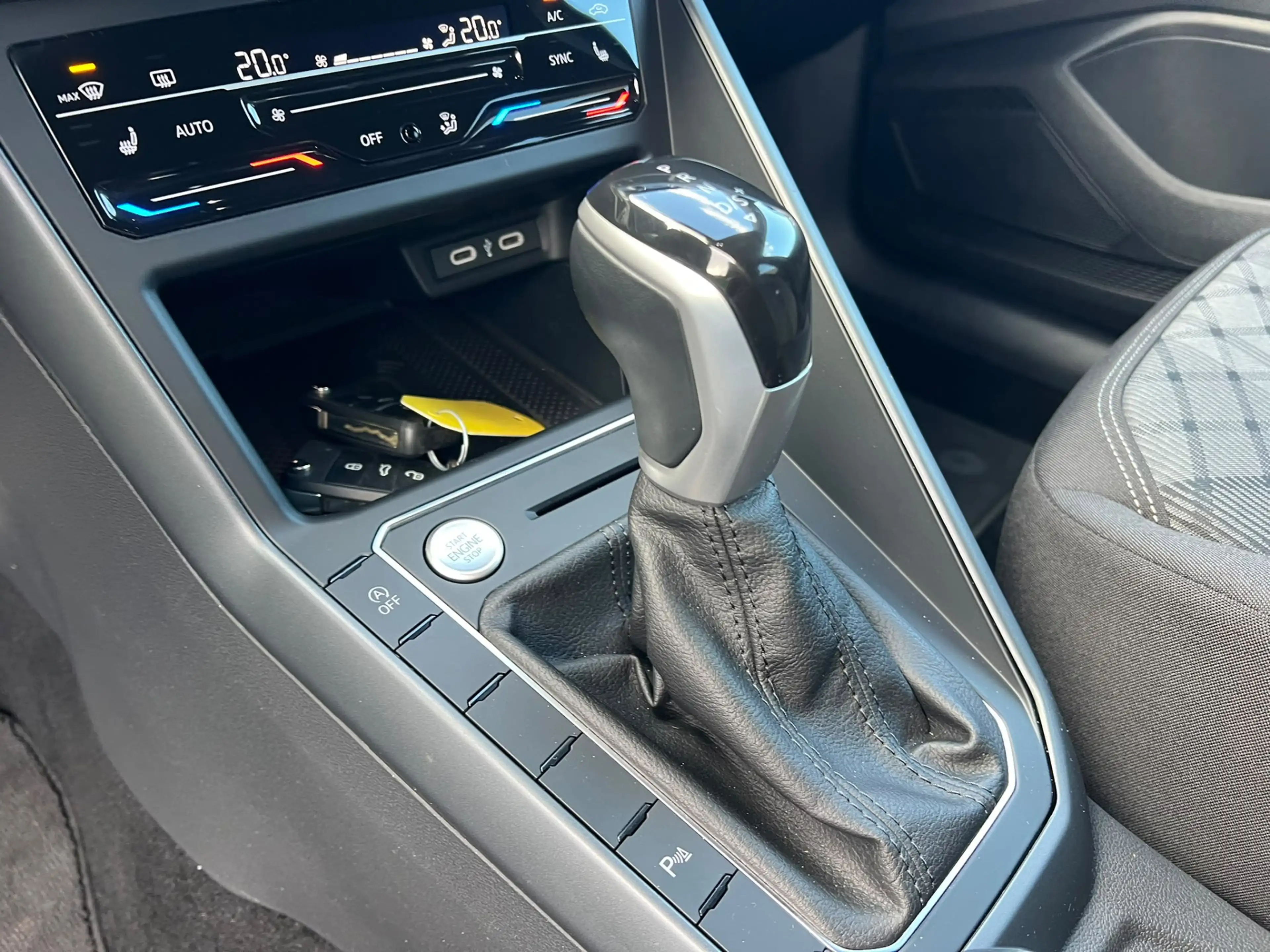 Volkswagen Taigo 1.5 TSI R-Line virtual cockpit, stoelverw, navi, c — photo 18