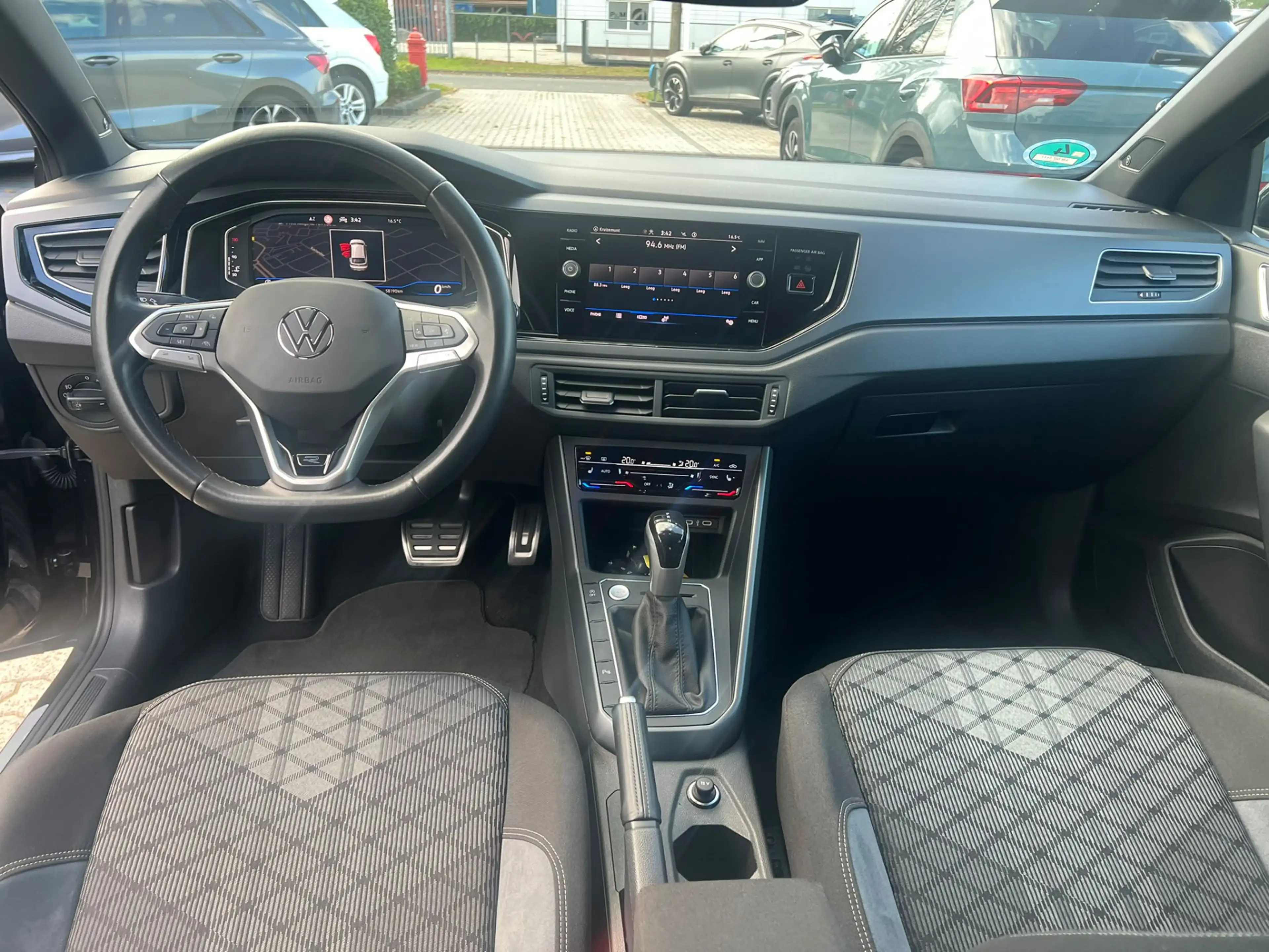 Volkswagen Taigo 1.5 TSI R-Line virtual cockpit, stoelverw, navi, c — photo 15