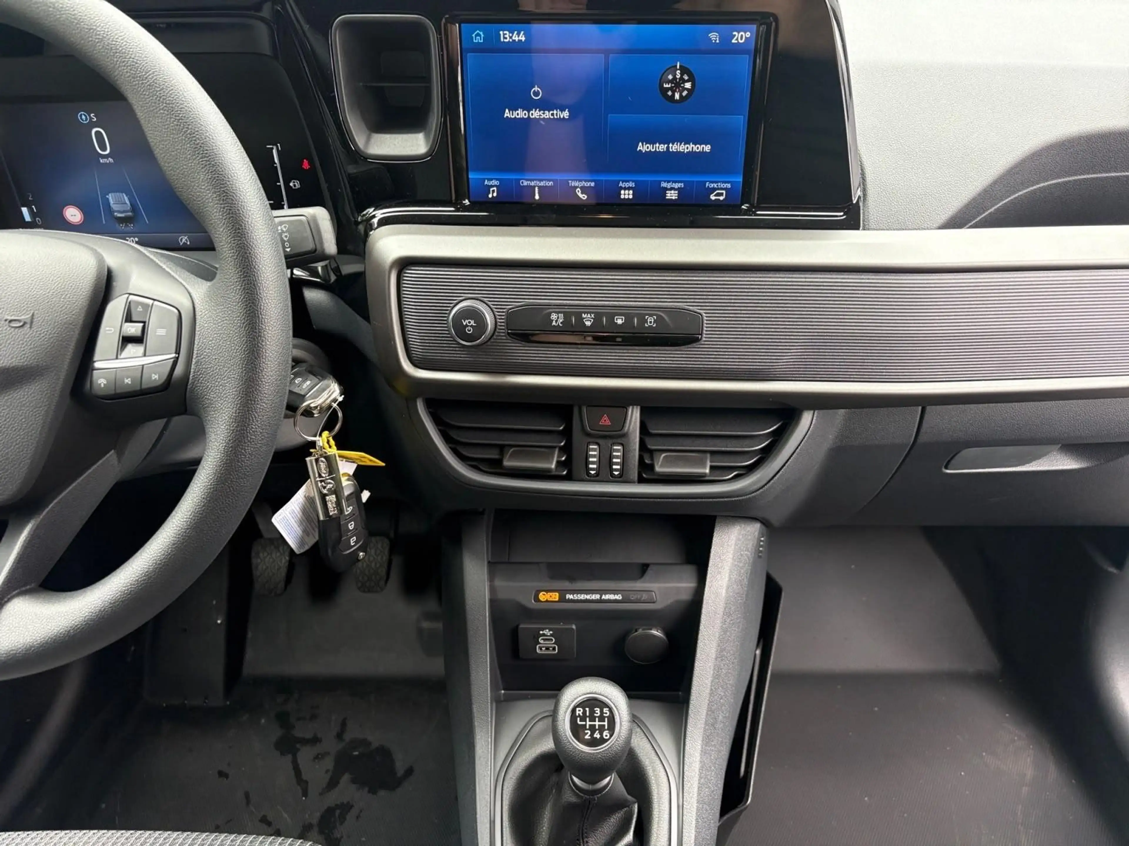 Ford Transit Courier Ambiante — photo 13