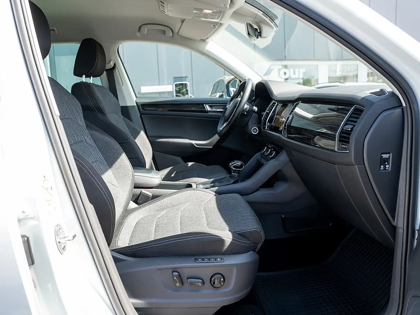 Skoda Kodiaq 1.4 TSI ACT Style AHK LED ALU NAVI DAB Weiß - 2