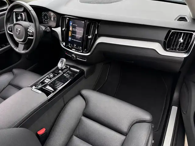 Volvo V60 view 11