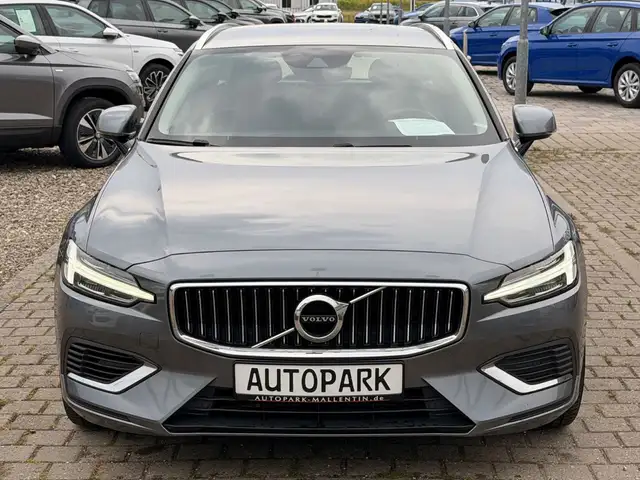 Volvo V60 view 2