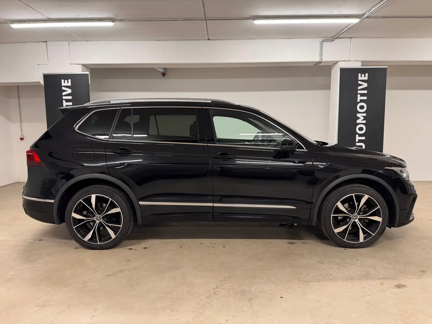 Volkswagen Tiguan Allspace R-Line 4Motion, Werksgarantie bis 04/2029 Schwarz - 2