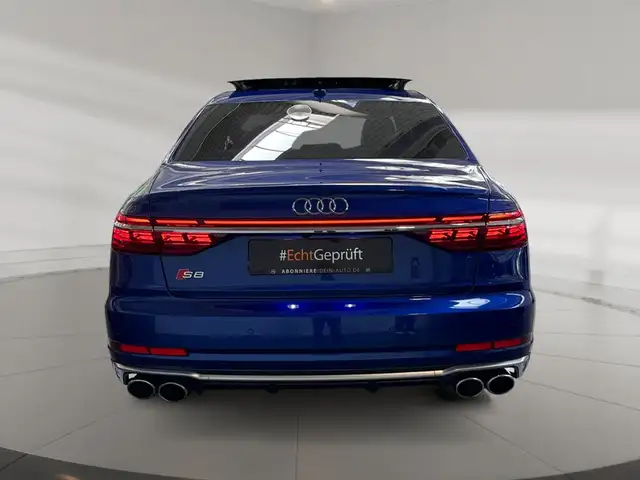 Audi S8 view 5