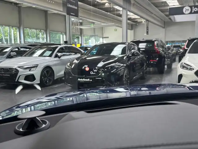 Audi S8 view 19