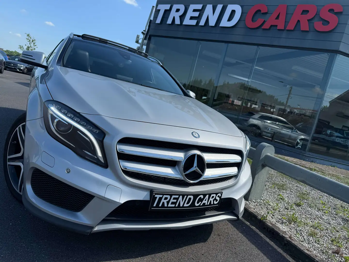 Mercedes-Benz GLA 200 d 4-Matic PACK-AMG AUTO. 7G-TRONIC TOIT PANO GAR.1 Grey - 1