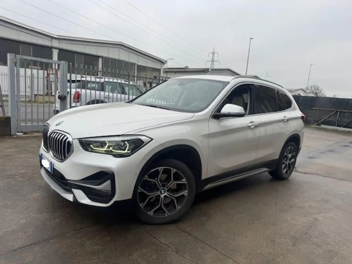 BMW X1 sDrive18d xLine Plus Blanc - 2