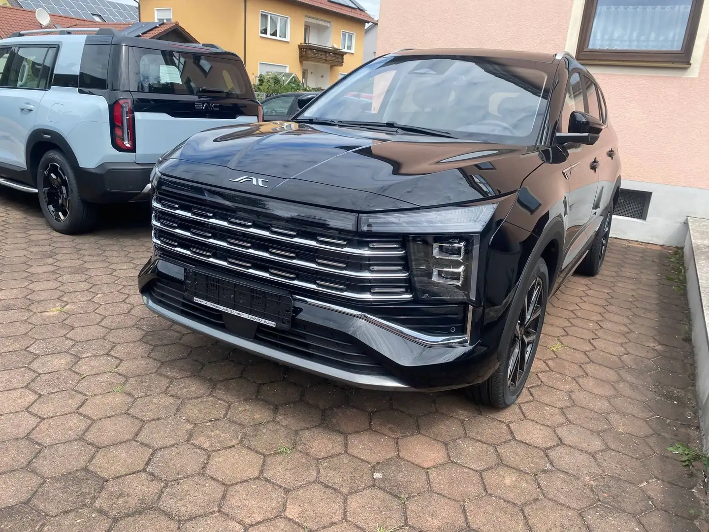 JAC JS8 Pro 1.5 TGDI DCT Schwarz - 1
