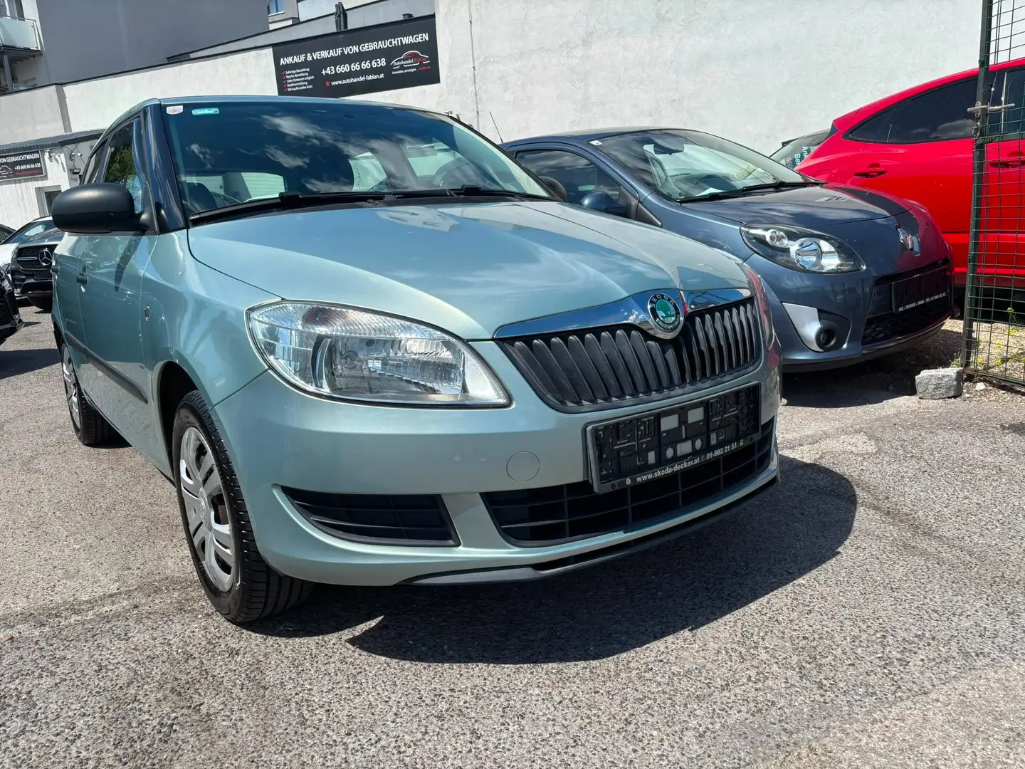Skoda Fabia Active Clever 1,2 12V 69PS mit Klima Grün - 1