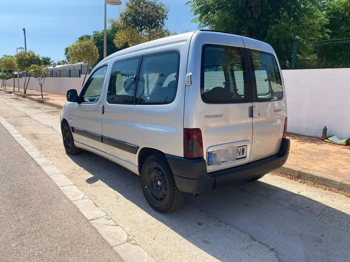 Peugeot Partner Partner 1.9D Combi Pro Plateado - 2