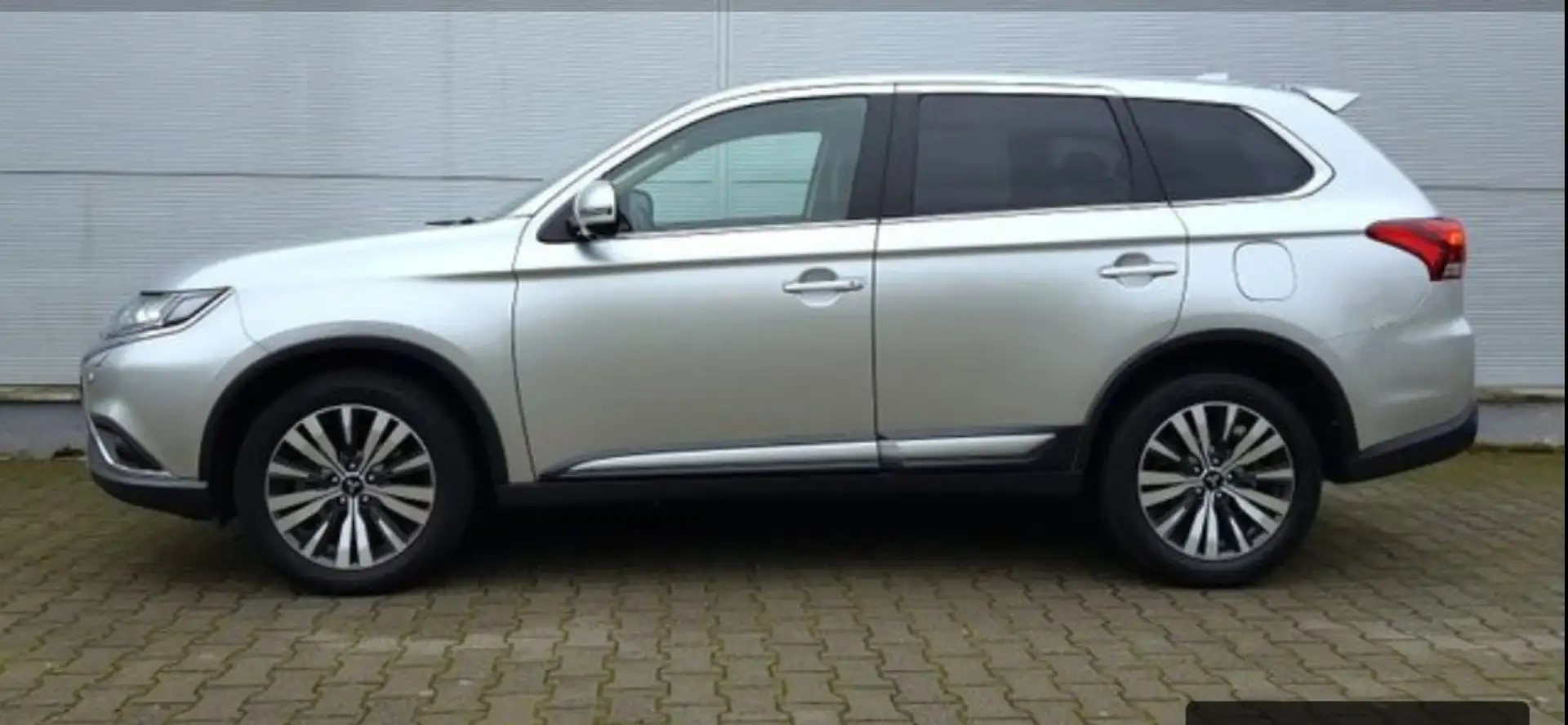 Mitsubishi Outlander 2.0 2WD CVT Diamant+NAVI-LED-360° Kam-Totwinkel Silber - 2