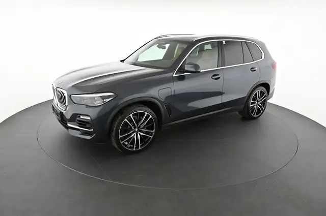 BMW X5 view 3