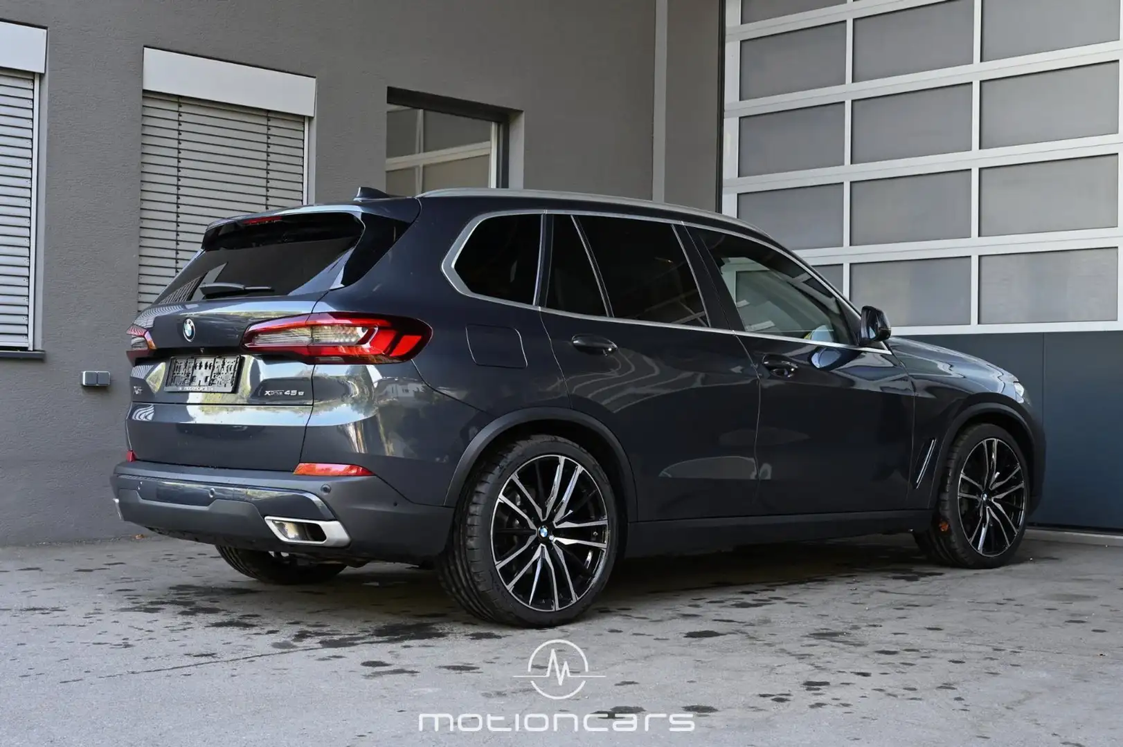 BMW X5 xDrive45e Grau - 2