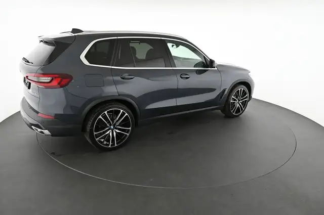 BMW X5 view 4
