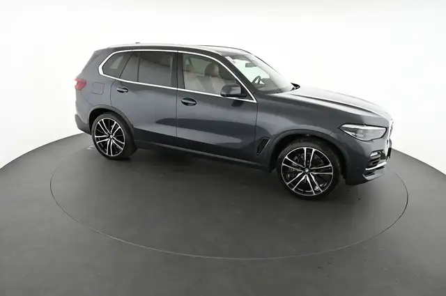 BMW X5 view 8