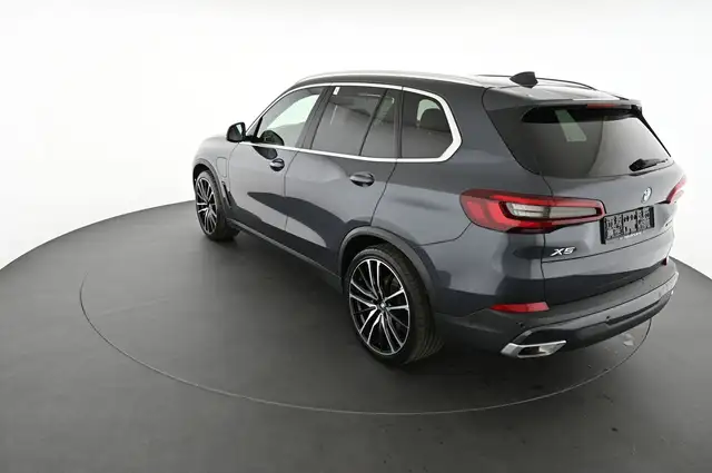 BMW X5 view 9