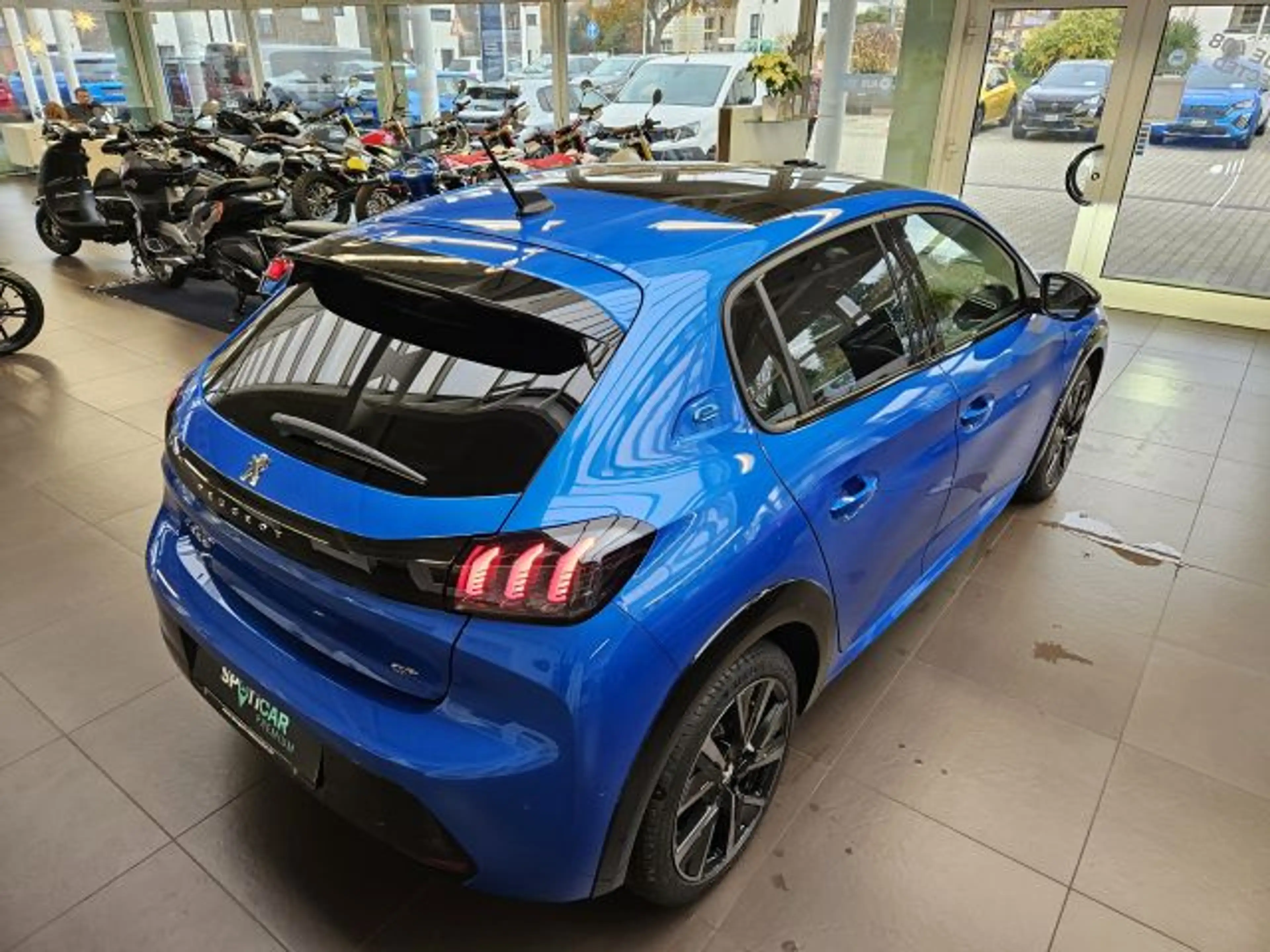 Peugeot 208 Elektromotor 136 GT+ — photo 14
