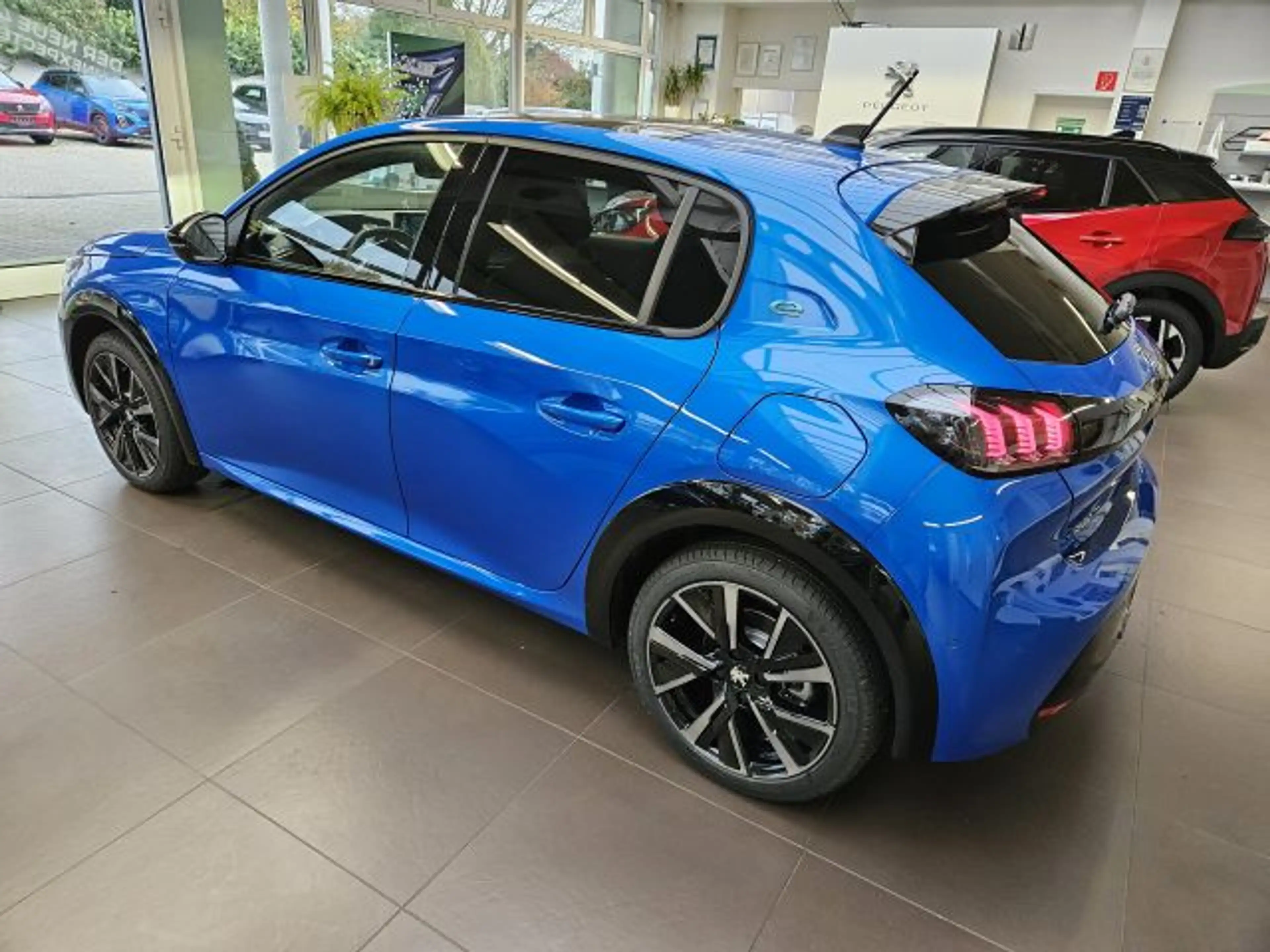 Peugeot 208 Elektromotor 136 GT+ — photo 2