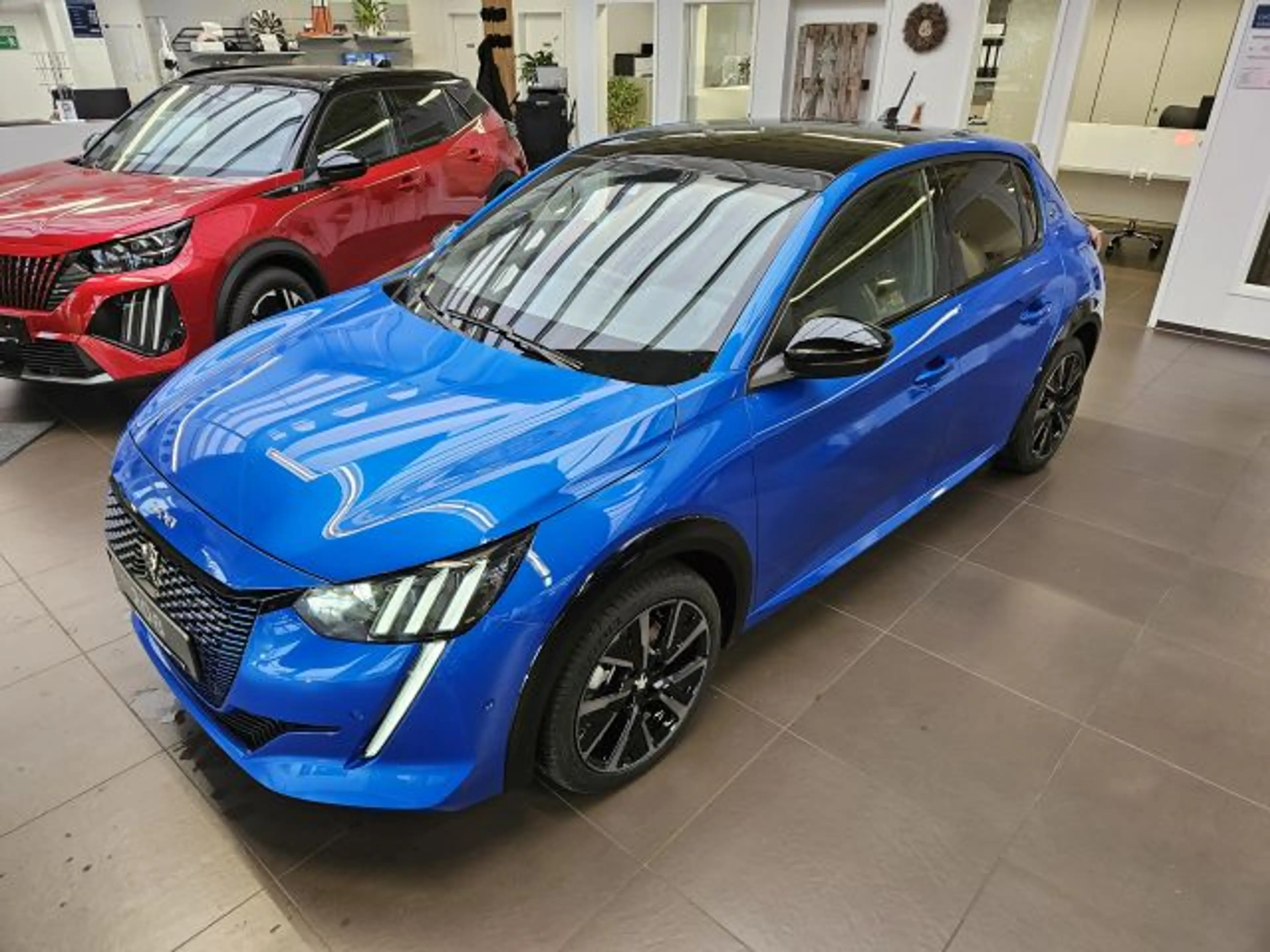 Peugeot 208 Elektromotor 136 GT+ — photo 11