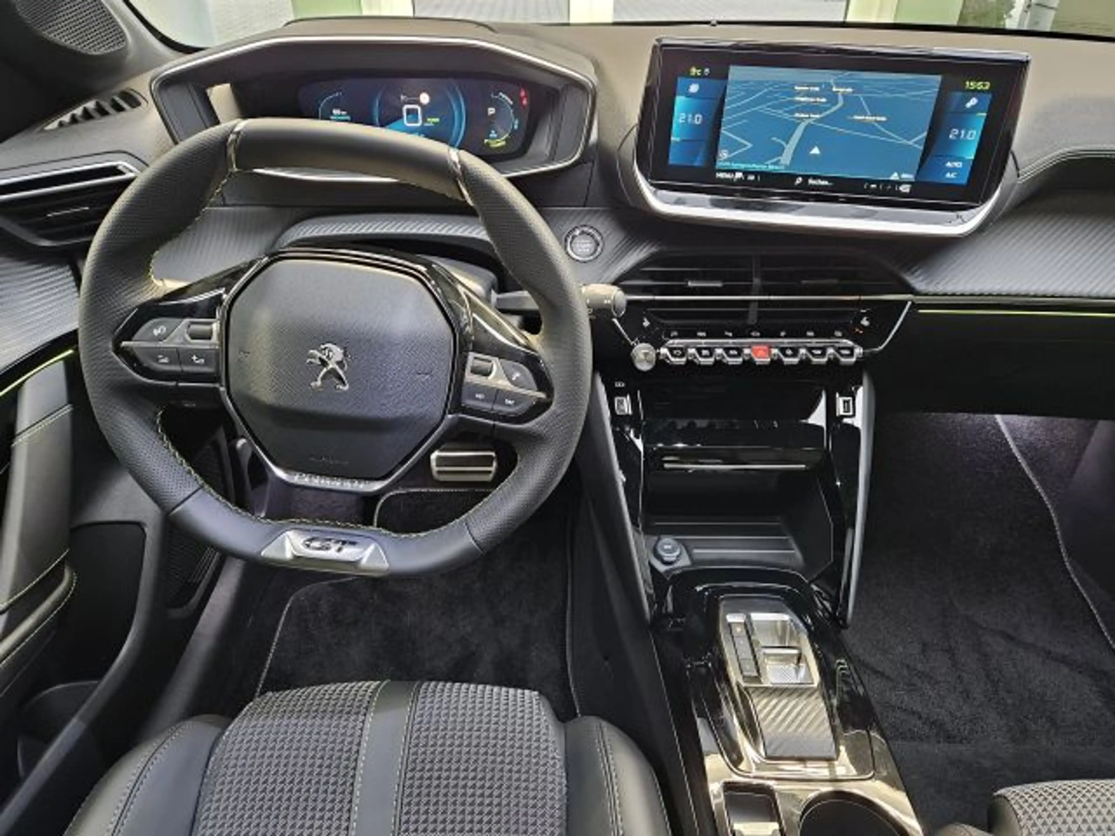 Peugeot 208 Elektromotor 136 GT+ — photo 15