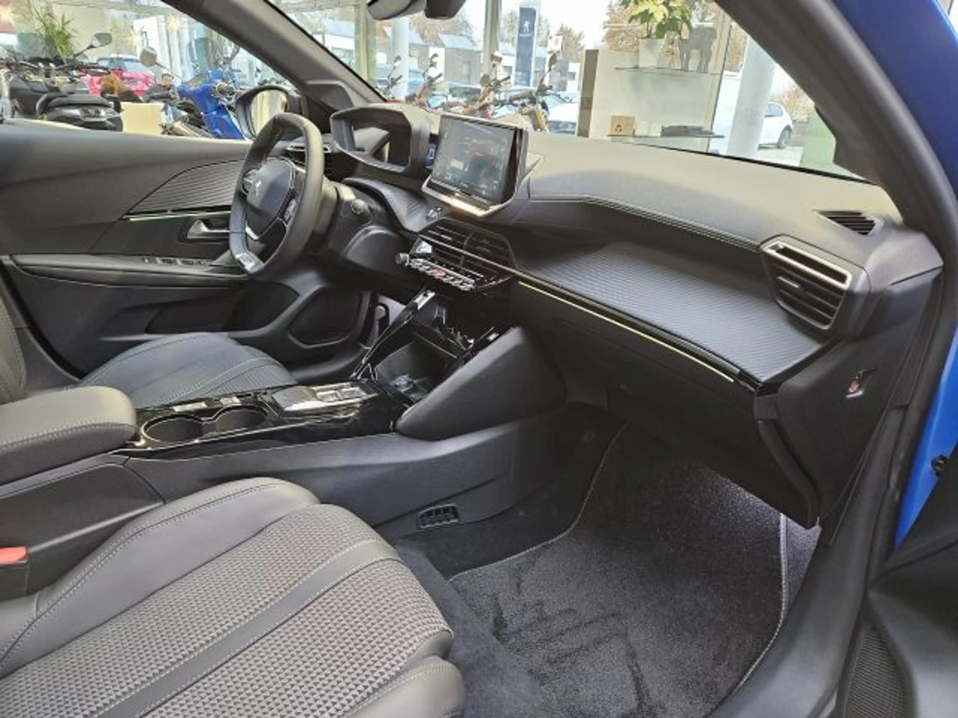 Peugeot 208 Elektromotor 136 GT+ — photo 8