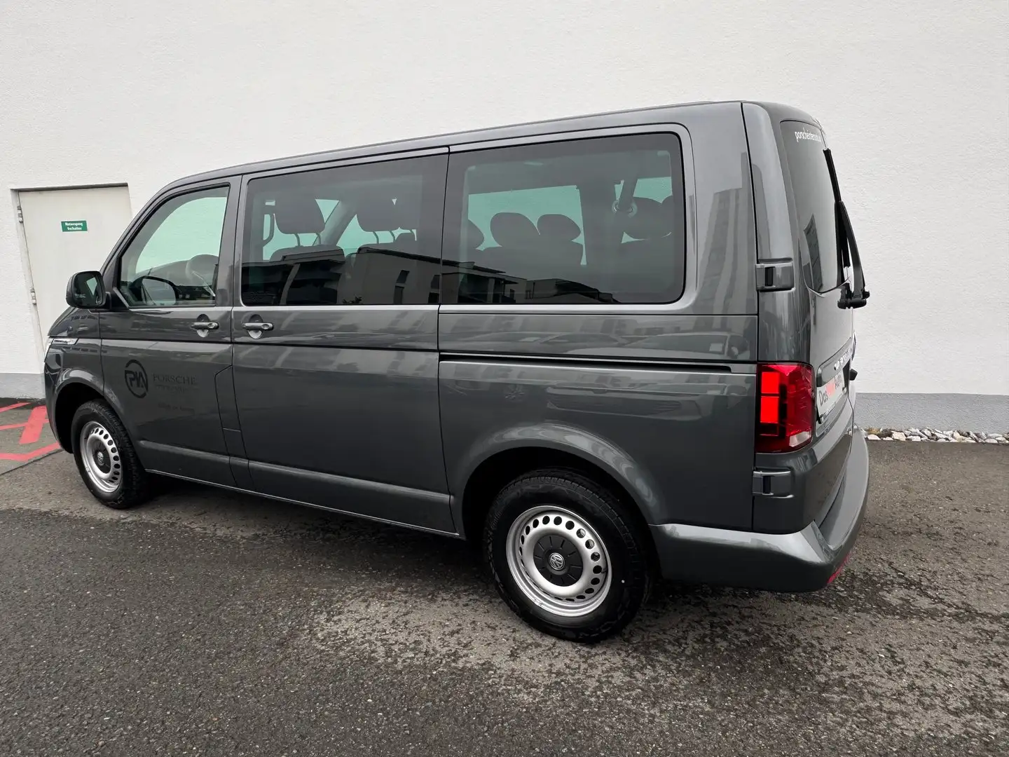 Volkswagen T6.1 Caravelle VW Kombi T6.1 Caravelle Comfortline KR TDI Gris - 2