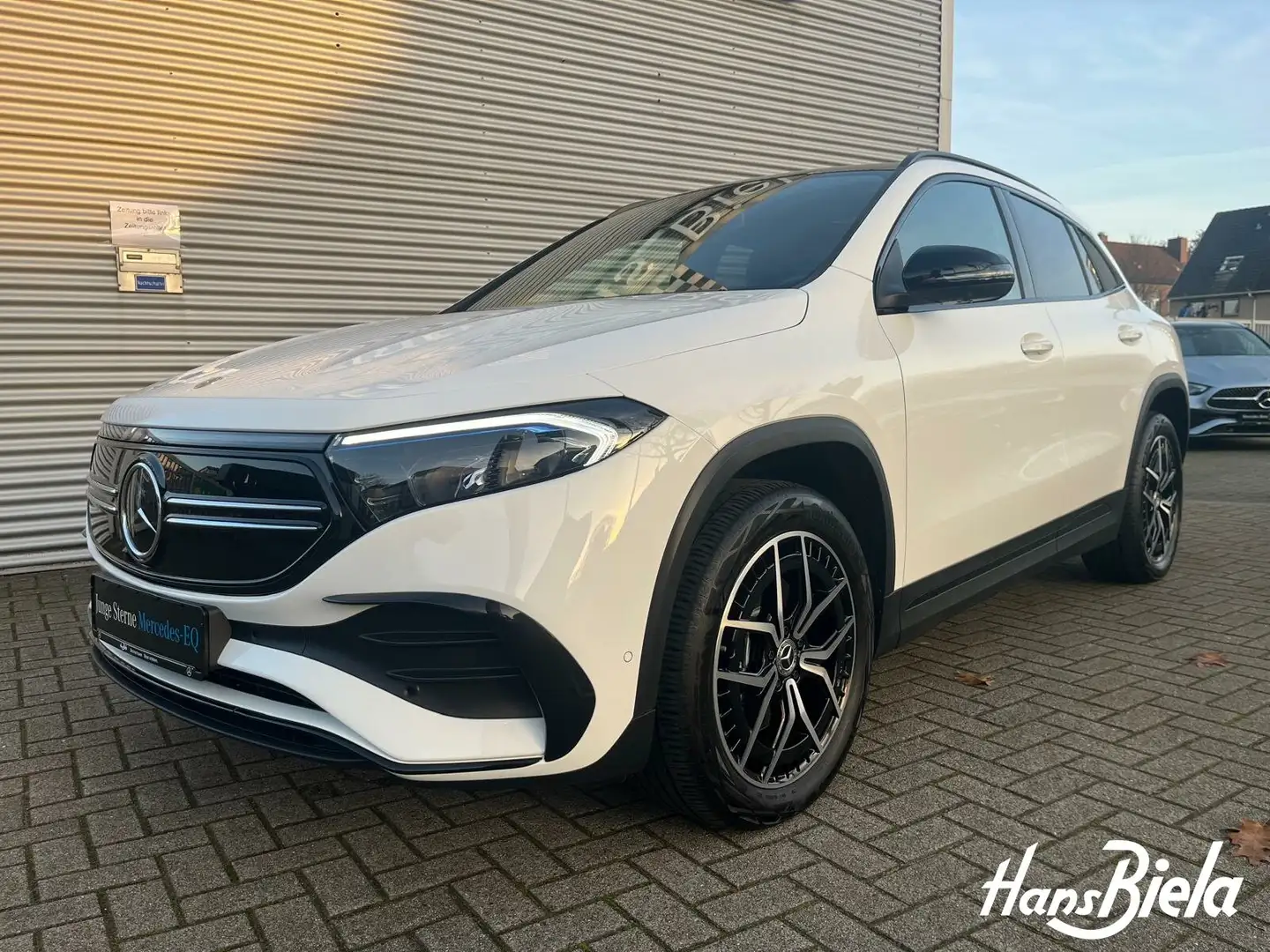 Mercedes-Benz EQA 300 EQA 300 4M AMG/Night/19"/Pano/LED/Dis/360°/Mem HK Blanc - 2
